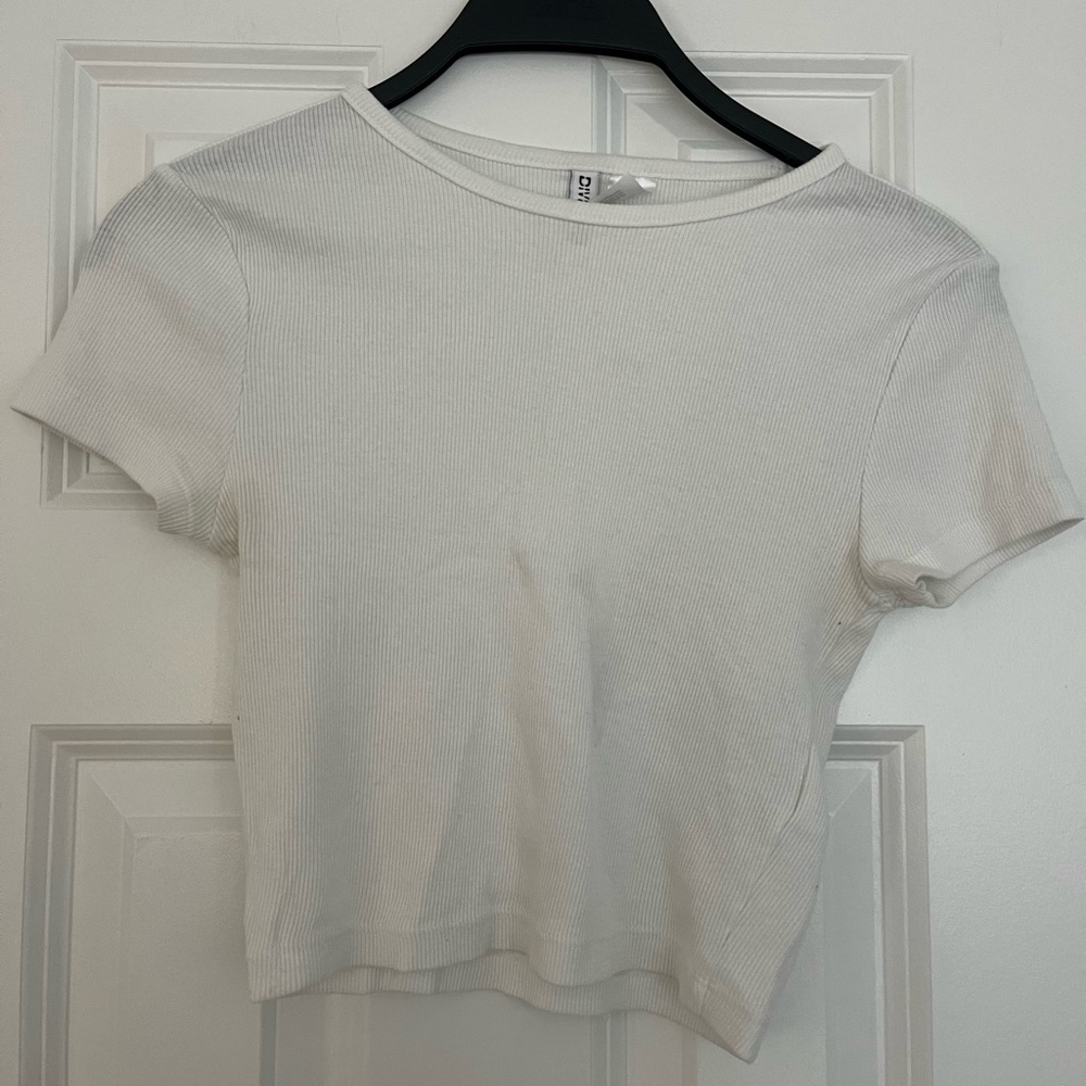 White H&M cropped white tee